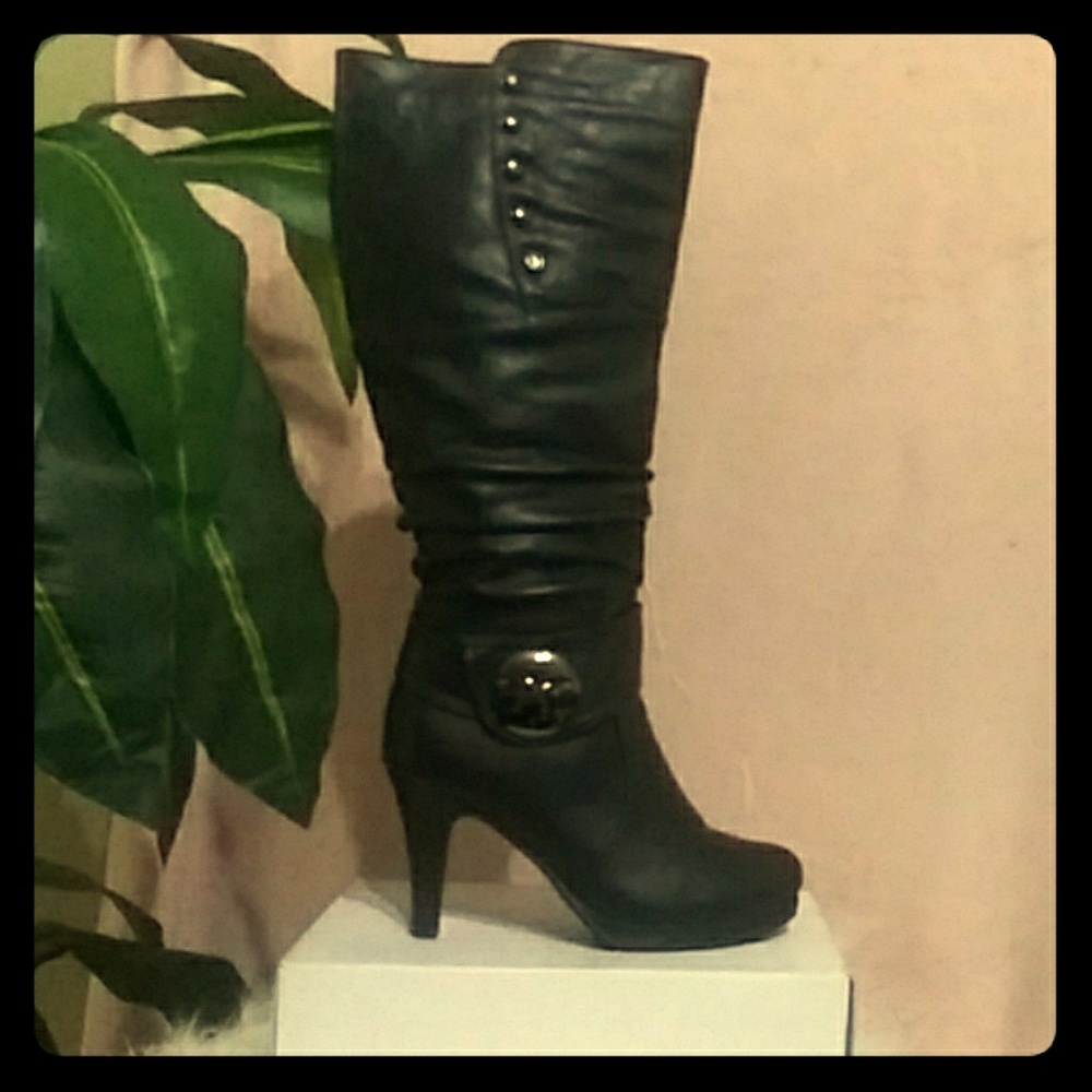 Heeled boots